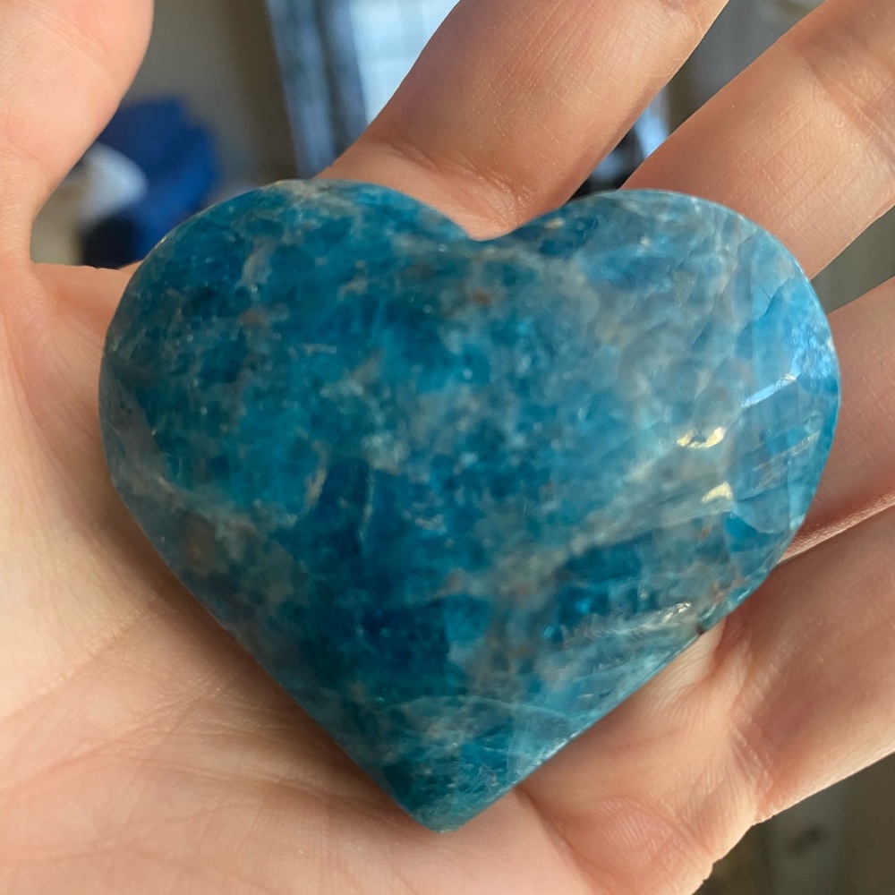 💙✨Blue Apatite Heart-Shaped Crystal - Picture 3 of 4